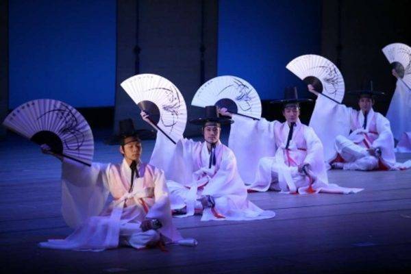Hallyangmu - أنواع الرقص الكوري