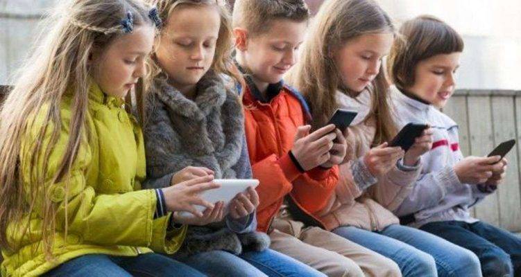التكنولوجيا - مشاكل الأطفال في سن التاسعة