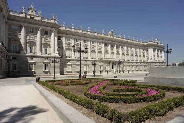 Plaza de Oriente - أسماء مناطق مدريد