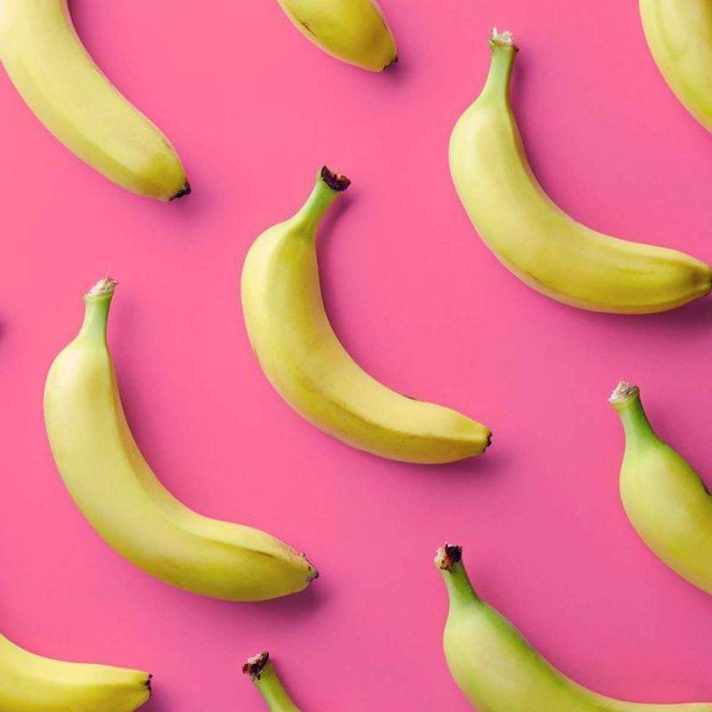 يعالج الشعر التالف - فوائد قشر الموز للشعر