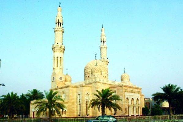 مسجد الجميرا - السياحة في دبي في شهر ديسمبر