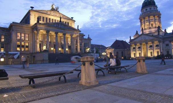 ميدان Gendarmenmarkt ..