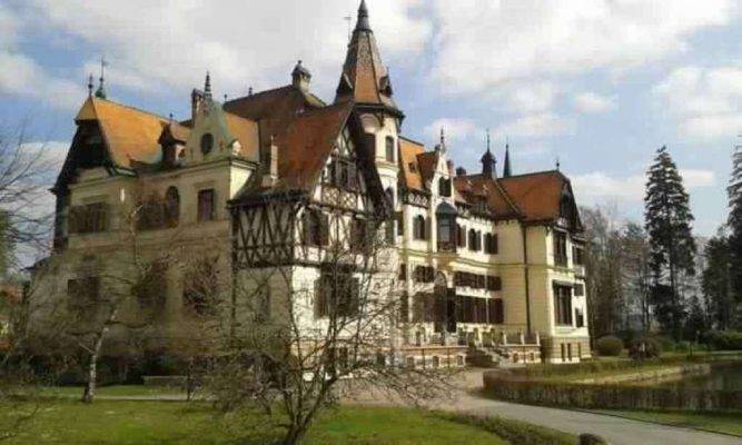 Lešná Chateau