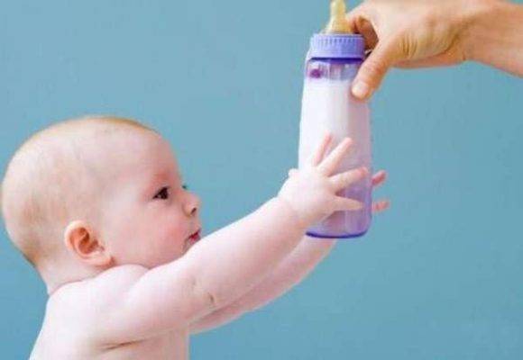 ترغيب الرضيع في الحليب الصناعي .. نصائح عليك بمعرفتها 