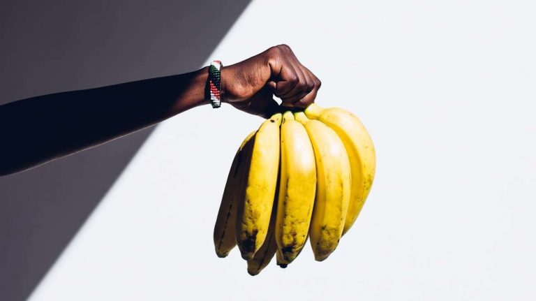 فوائد قشر الموز للشعر الخفيف