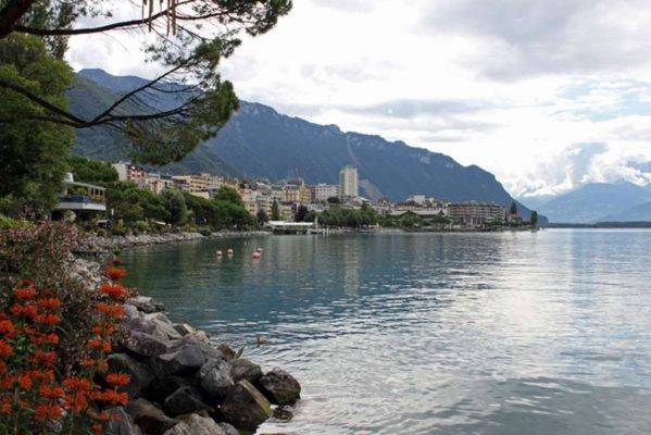 بحيرة جنيف - السياحة في سويسرا وايطاليا