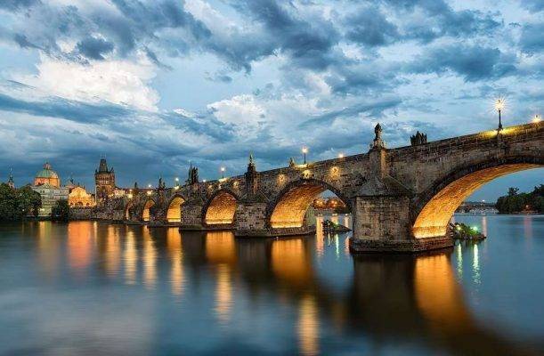 جسر تشارلز - السياحة في التشيك للشباب