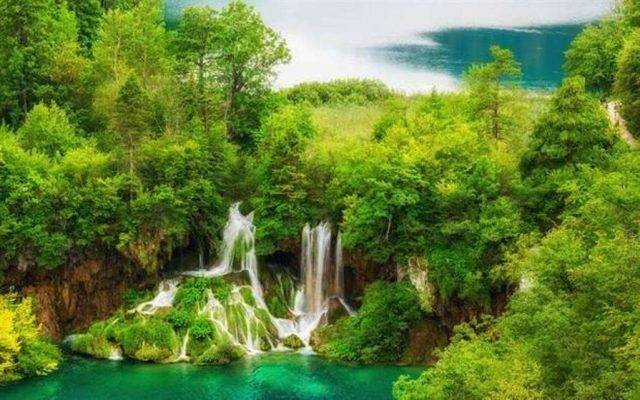 لحيرات وشلالات بيلوفتش في كرواتيا