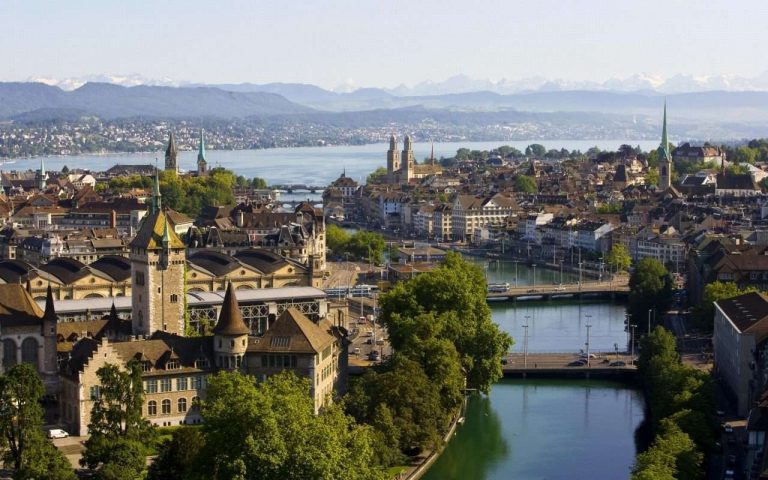 السياحة في سويسرا شهر أغسطس 