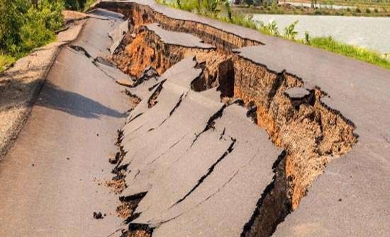 مجموعة من الظواهر الطبيعية الناتجة عن الزلازل .. وأسبابها