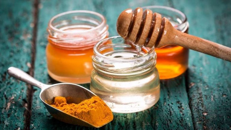 فوائد الكركم مع العسل
