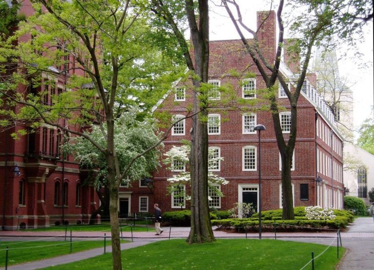 الجامعات في بوسطن