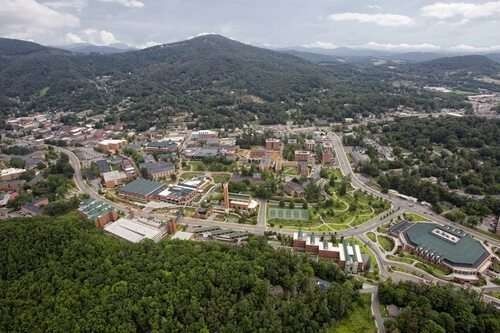 الجامعات في ولاية فرجينيا الغربية الأمريكية 