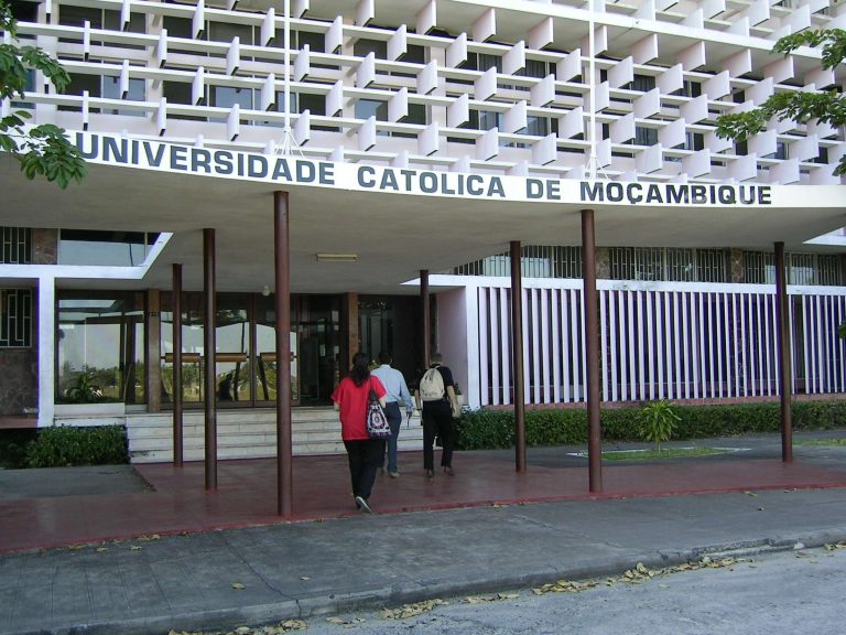 الجامعات في دولة موزمبيق
