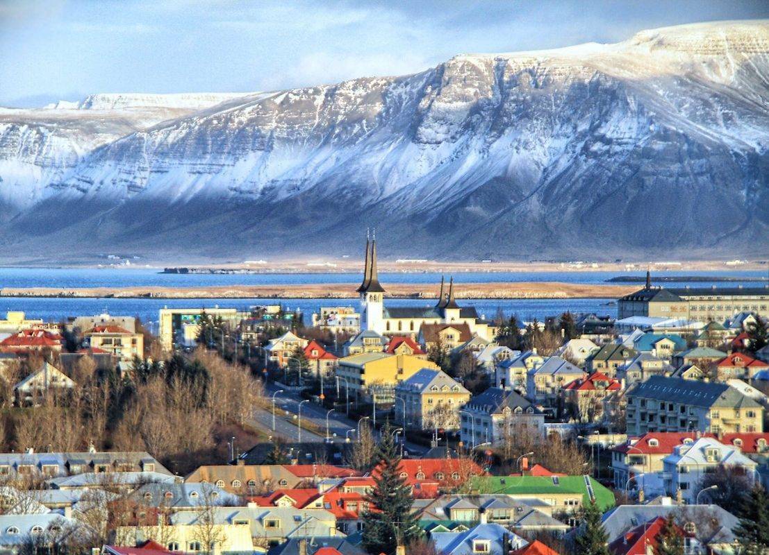 عدد سكان دولة أيسلندا
