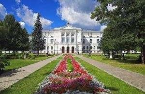 الجامعات في روسيا واسعارها