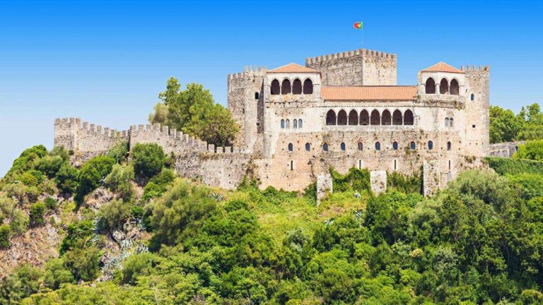 قلعة ليريا والساحة الرئيسية 