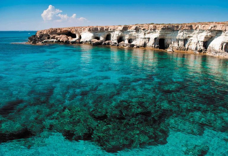 السياحة في قبرص شهر اغسطس