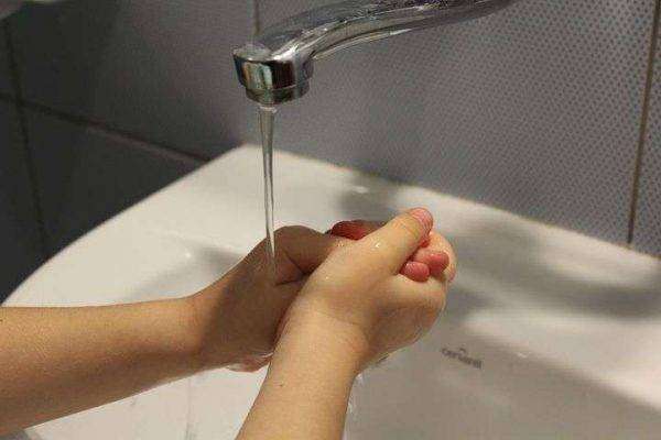 فوائد غسل اليدين للأطفال