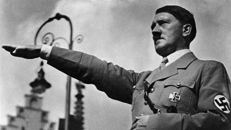 نبذة عن أدولف هتلر مؤلف كتاب كفاحي