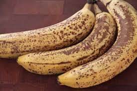 لماذا يسود الموز بعد تقشيره