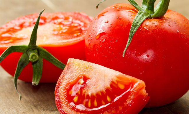 فوائد الطماطم للعين