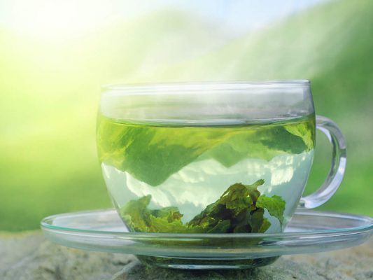 مشروب الشاي الأخضر والنعناع للتنحيف