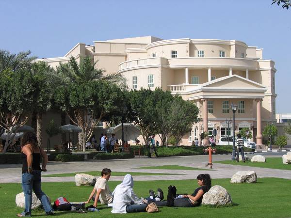 معلومات عن الكلية الأمريكية في دبي