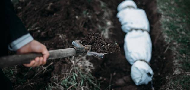 أحاديث عن دفن الميت