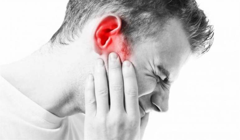 اعراض التهاب الاذن الوسطى عند الكبار