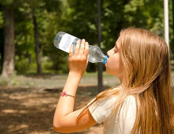 فوائد شرب الماء بكثرة للجسم والشعر