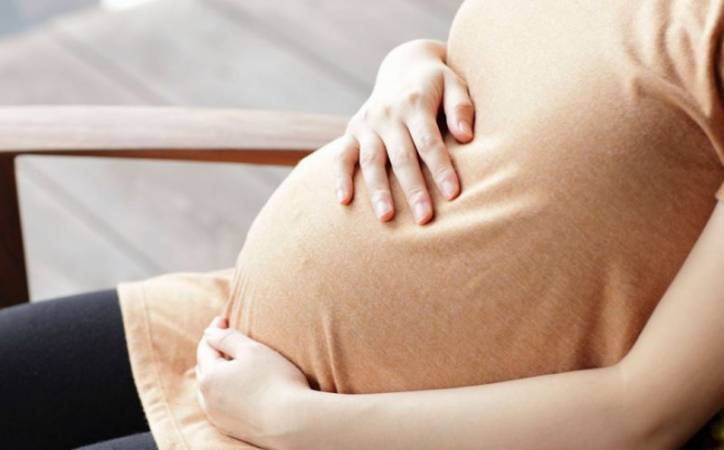 تفسير رؤية الحمل في المنام للمتزوجة والعزباء والحامل