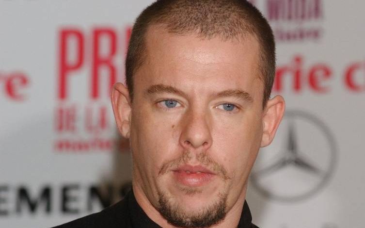 مصمم الأزياء ألكسندر مككوين Alexander McQueen