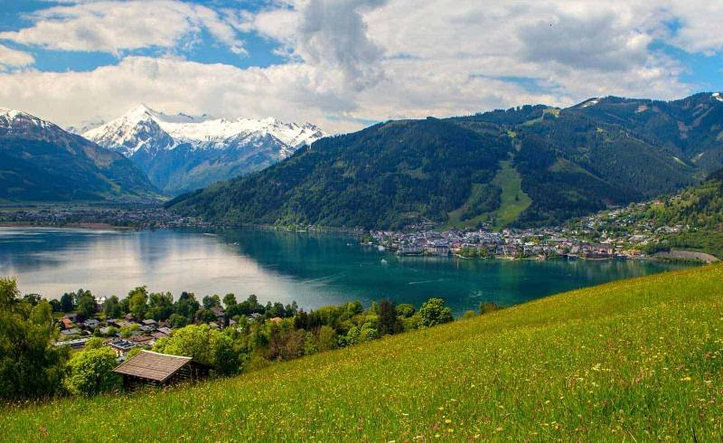 بحيرة زيورخ سويسرا