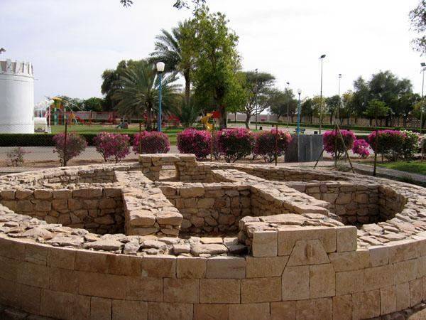 قبر هيلي الكبير محور الحديقة