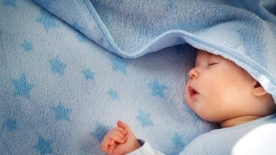 كيف اجعل طفلي حديث الولادة ينام في الليل