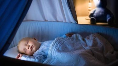 مساعدة الرضيع على النوم في الليل